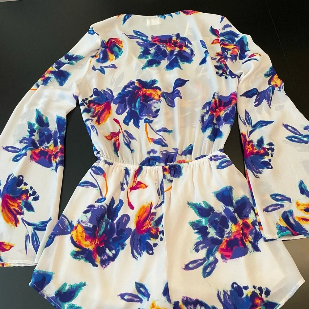 Ladies Mumu romper. Long sleeve. Excellent condition. Size Medium. - Picture 2 of 5